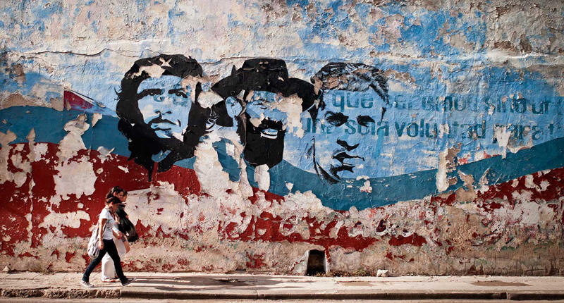 Ernesto-Che-Guevara-Camilo-Cienfuegos-Gorriaran-Julio-Antonio-Mella-mural.-La-Habana-Cuba