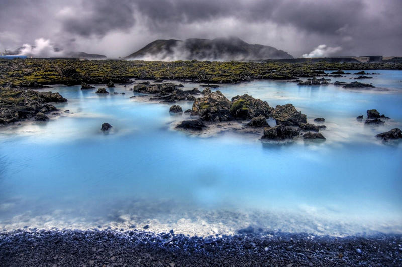 Iceland_Mountain_And_Lake