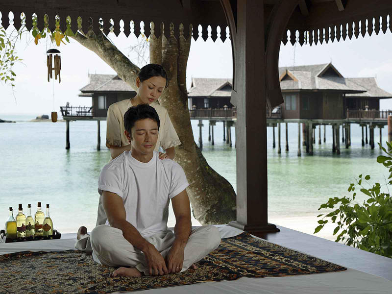 Thai-Massage-at-the-Spa-Hut