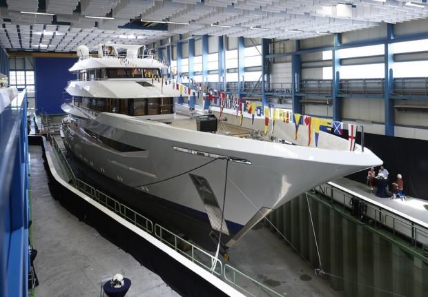 main_feadship_joy_launched_010-2