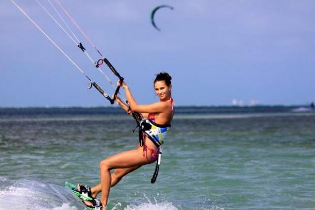 Hatteras-kite-surfing-beach-girls-photo-02