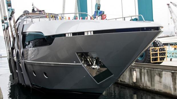 main_yaMZPhwdSUCR06sh4mka_first-Riva-100-Corsaro-yacht-launched-ferretti-group-in-water-1920x1080