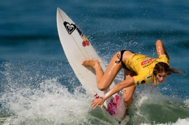 South African surfer Bianca Buitendag competes during their semi final against Australia's Tyler Wrigh for the ASP world tour Billabong Girls Rio Pro 2013 at Barra de Tijuca beach in Rio de Janeiro, Brazil on May 11 , 2013. AFP PHOTO / CHRISTOPHE SIMON