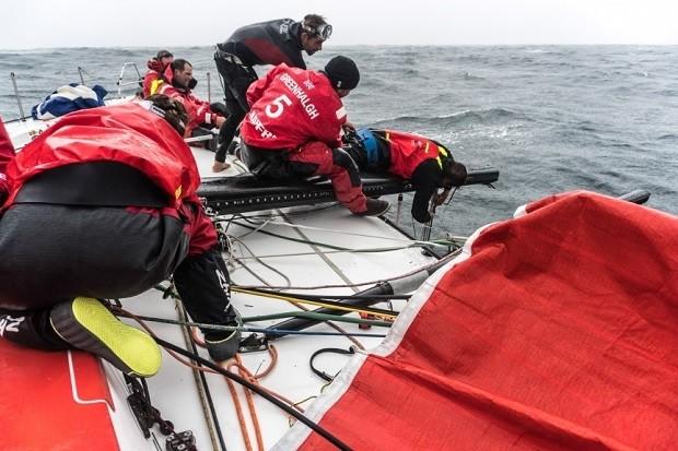 MAPFRE desmasted during pre-race training session for the Volvo Ocean Race 2017-18