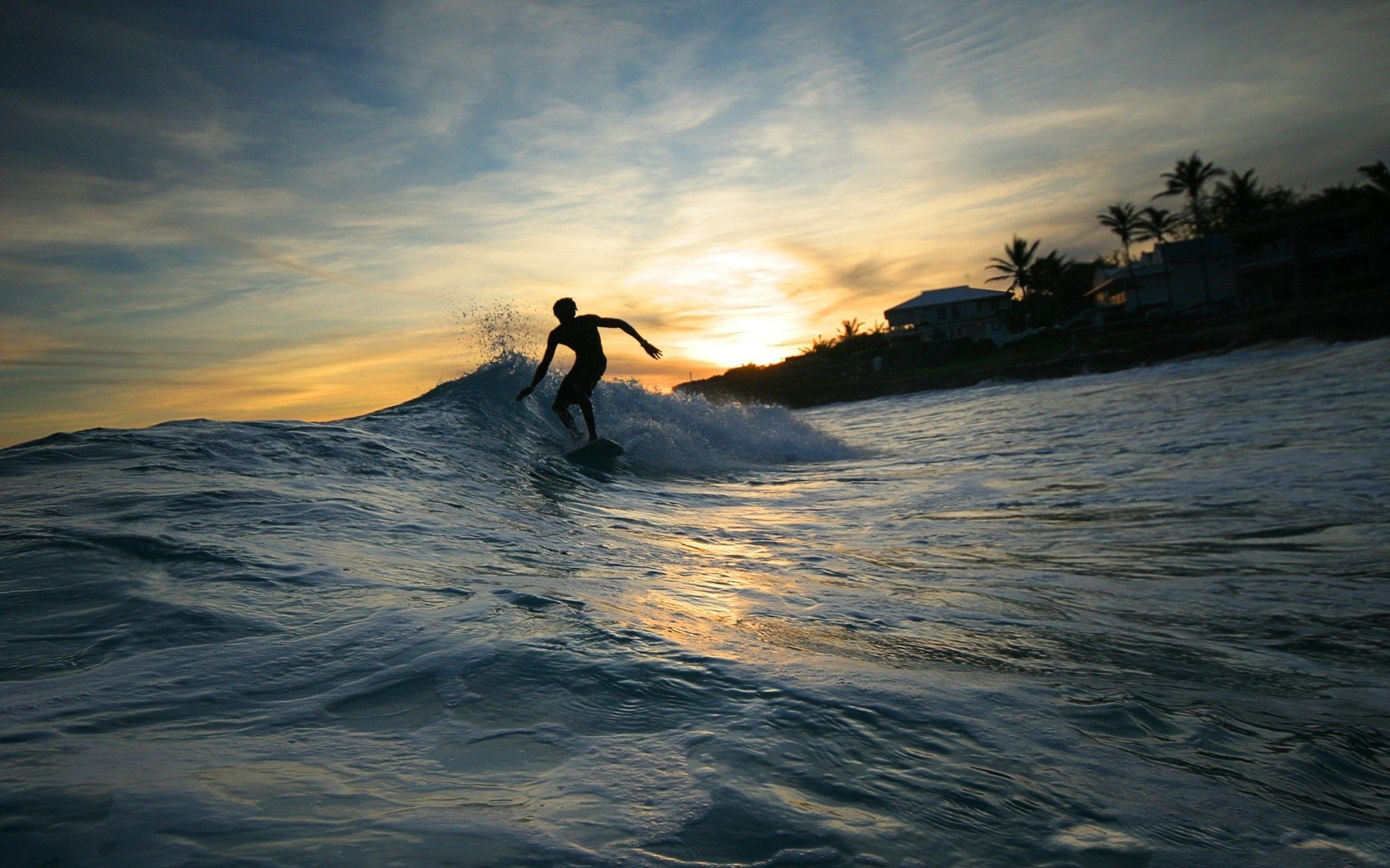 Волны человека в природе. На серфинг. Волна серфинг. Серфер на закате. Море серфинг.